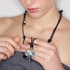 Lazy Circles Adjustable Maple Leaf Pendant Necklace